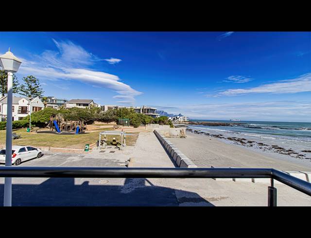 4 BEDROOM HOUSE FOR SALE IN BEACHFRONT